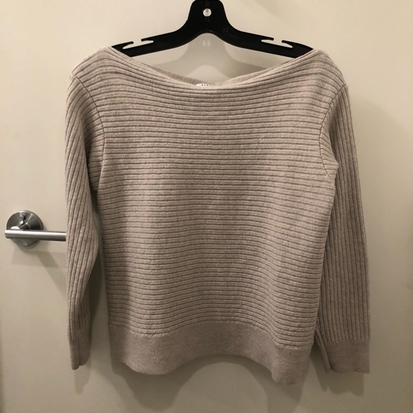 Women's Ribbed Gray Sweater - Picture 2 of 8